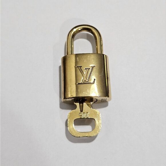 Louis Vuitton, Authentic Lock & Key. #305 Beautiful & in VGUC - Picture 1 of 6